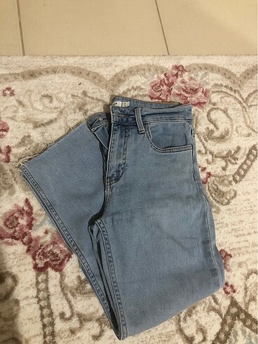 34 Beden mavi Renk Bershka Mavi Jean