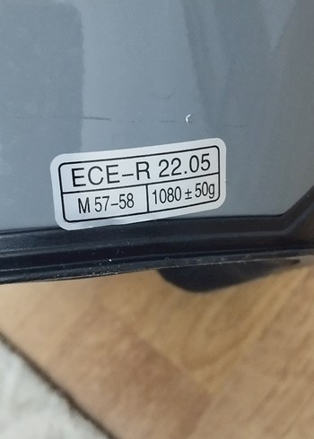 Gri Minimalist Motosiklet Kaskı - Görsel 2