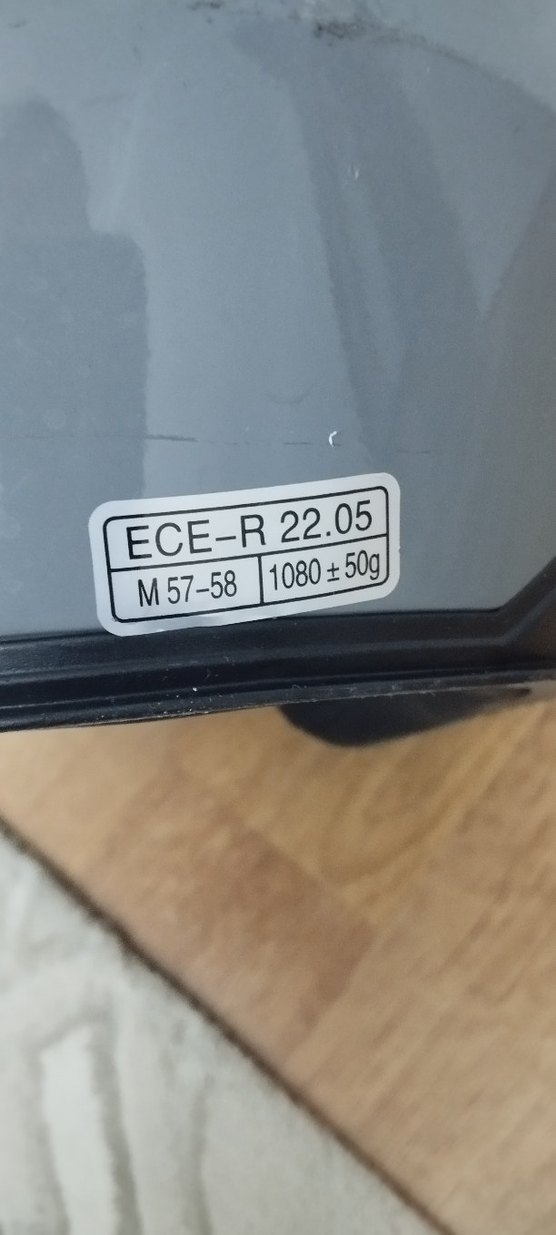 Gri Minimalist Motosiklet Kaskı - Görsel 2