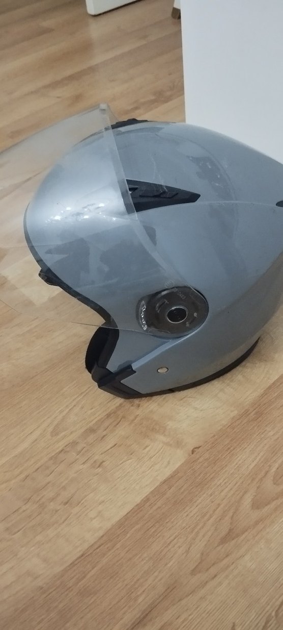 Gri Minimalist Motosiklet Kaskı - Görsel 3