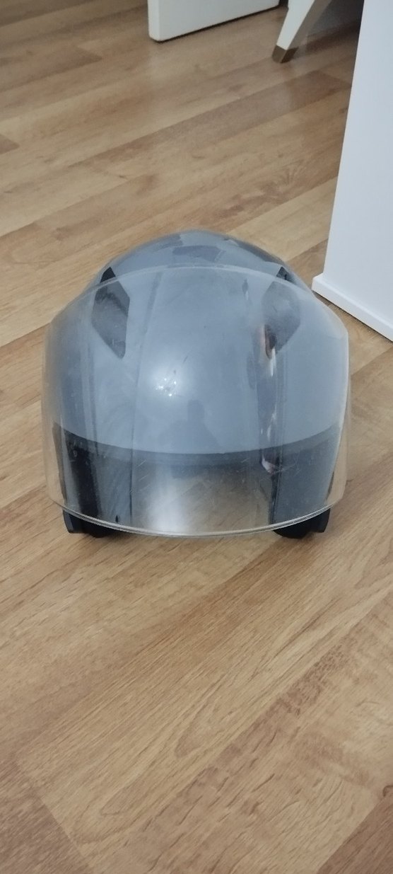 Gri Minimalist Motosiklet Kaskı - Görsel 4