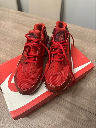 Nike huarahce