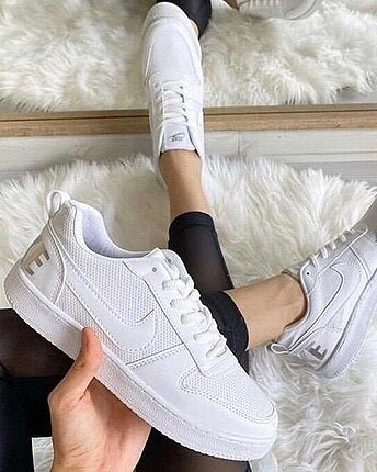 Beyaz spor ayakkabı nike r&b