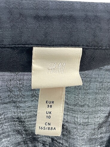 38 Beden siyah Renk H&M Gömlek %70 İndirimli.