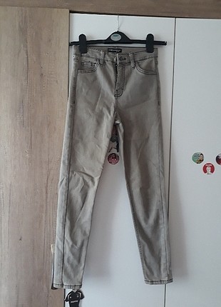 gri skinny jean