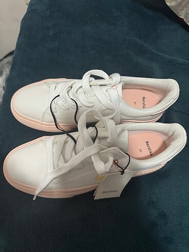 37 Beden Bershka spor ayakkabı