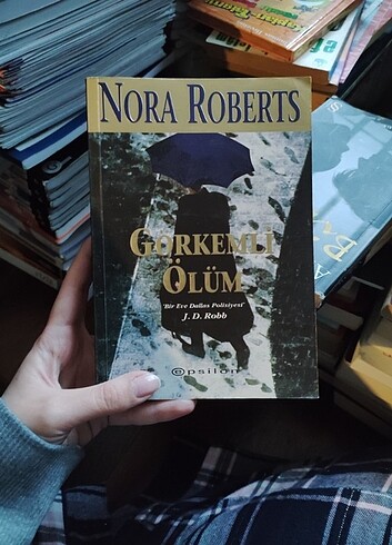 Nora roberts görkemli ölüm