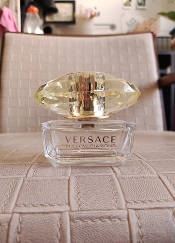 Versace yellow diamond