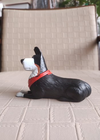  Renkli Bandanalı Köpek Figürü