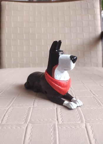 Renkli Bandanalı Köpek Figürü