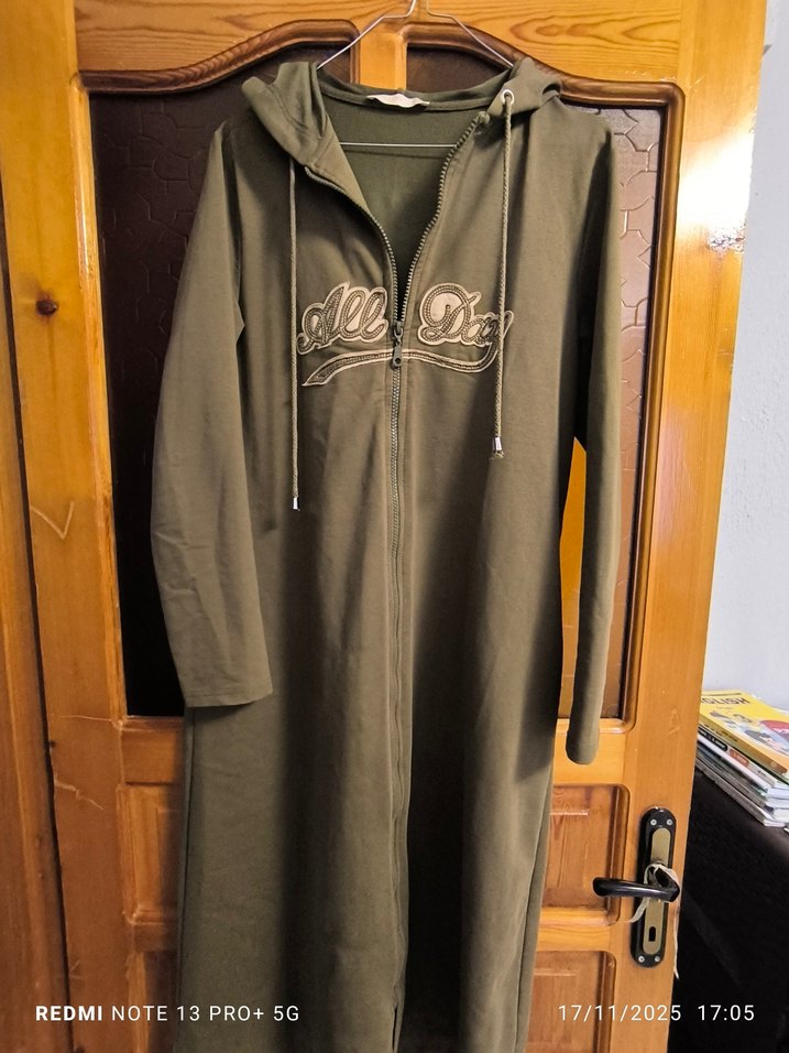 Nakışlı Kapüşonlu Kadın Uzun Hırka - Görsel 3