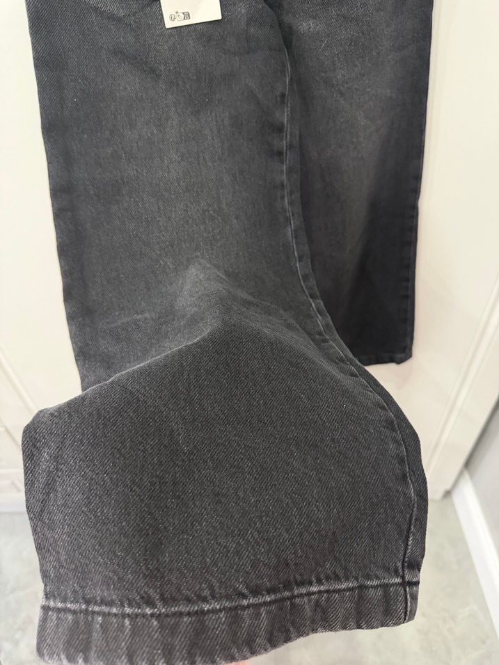 Gri Batik Desenli Bol Kesim Kız Kot Pantolon - Görsel 3