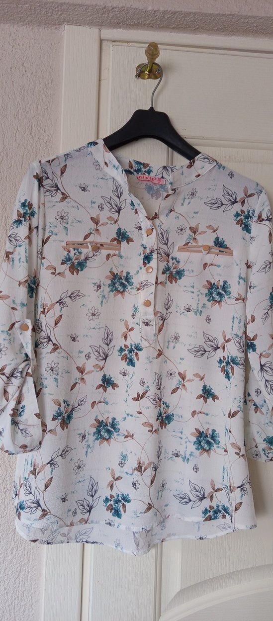 Bej Çiçekli V Yakalı Pamuk Gömlek - Görsel 3