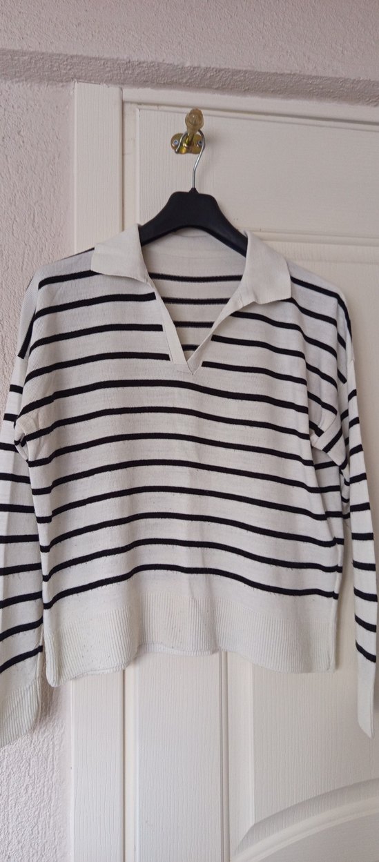 Kadın Gri-Beyaz Çizgili Polo Yaka Kazak - Görsel 3