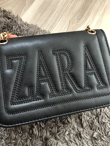 Zara Siyah gold zincir canta