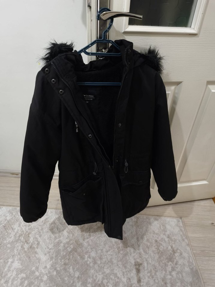 Siyah Kürklü Kadın Kışlık Mont - Görsel 3