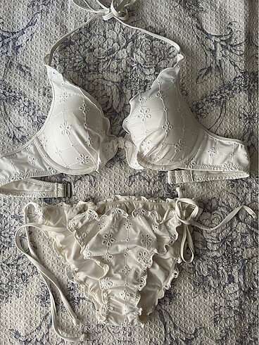 Desenli beyaz bikini altı
