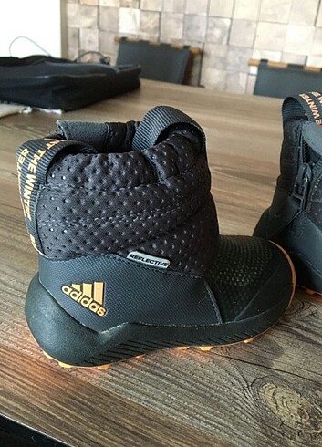 24 Beden Adidas bot