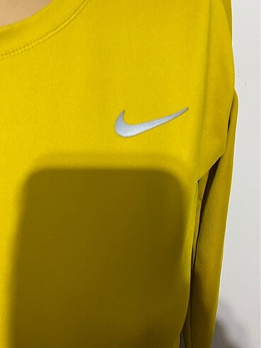 l Beden Nike hardal renk crop