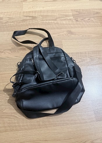 Siyah Deri Fermuarlı Sırt Çantası - Görsel 3