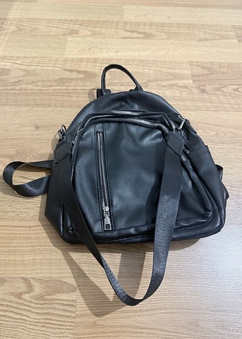 Siyah Deri Fermuarlı Sırt Çantası - Görsel 2