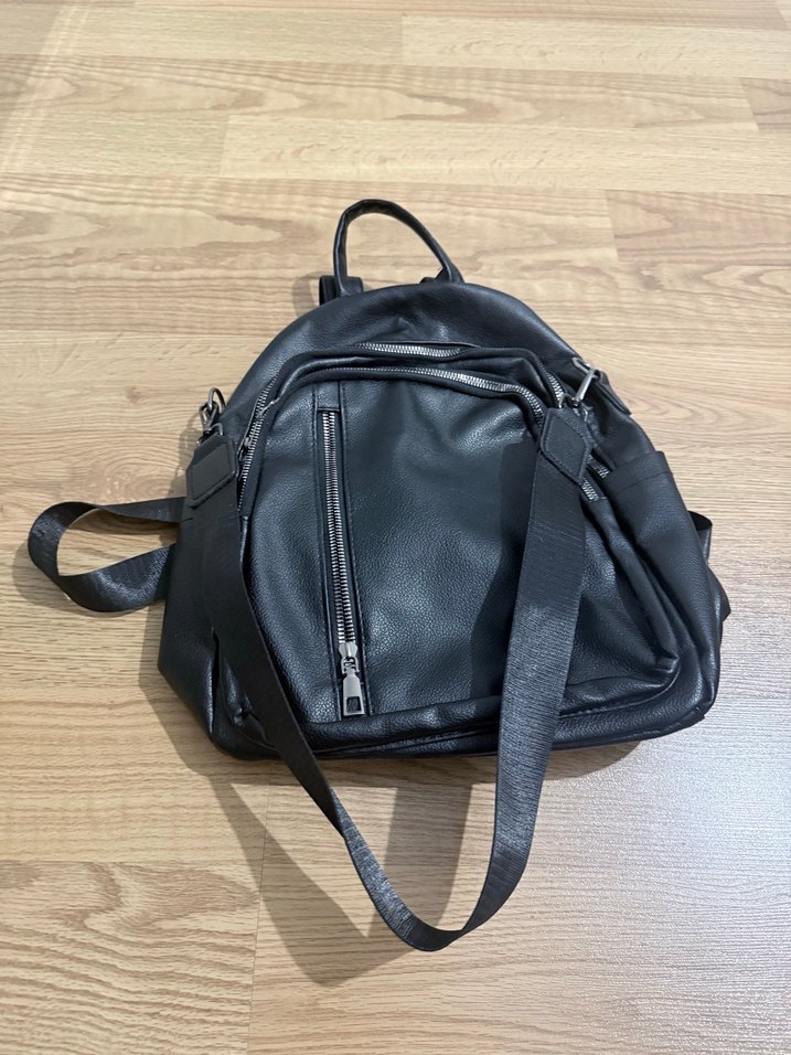 Siyah Deri Fermuarlı Sırt Çantası - Görsel 2