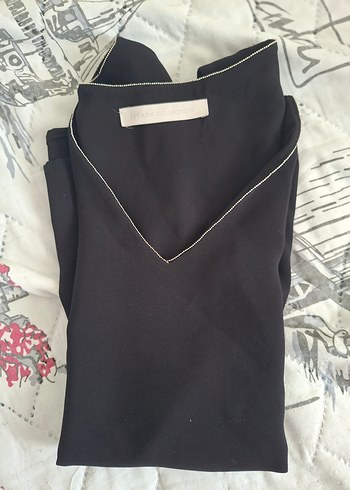 Zincir Detaylı Siyah V Yaka Kolsuz Bluz - Görsel 7