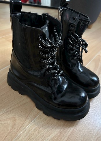 Siyah kız çocuk postal - Görsel 2