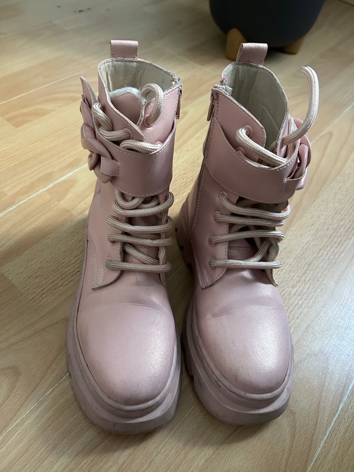 Pembe Zincir Detaylı Yüksek Topuklu Deri Bot - Görsel 2