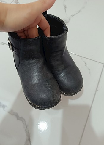 Kız Çocuk Siyah Deri Tokalı Bot