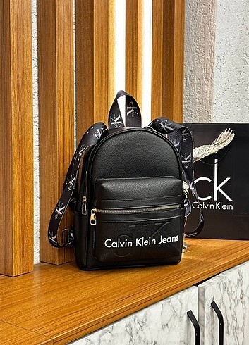 Calvin Klein Sırt Çantası 2 adet 