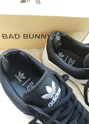 38 Beden siyah Renk Adidas spor ayakkabı bad bunny