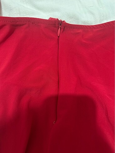 Kırmızı Elbise - Görsel 5