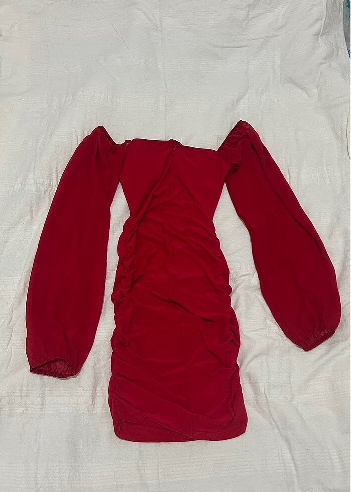 Kırmızı Elbise - Görsel 2