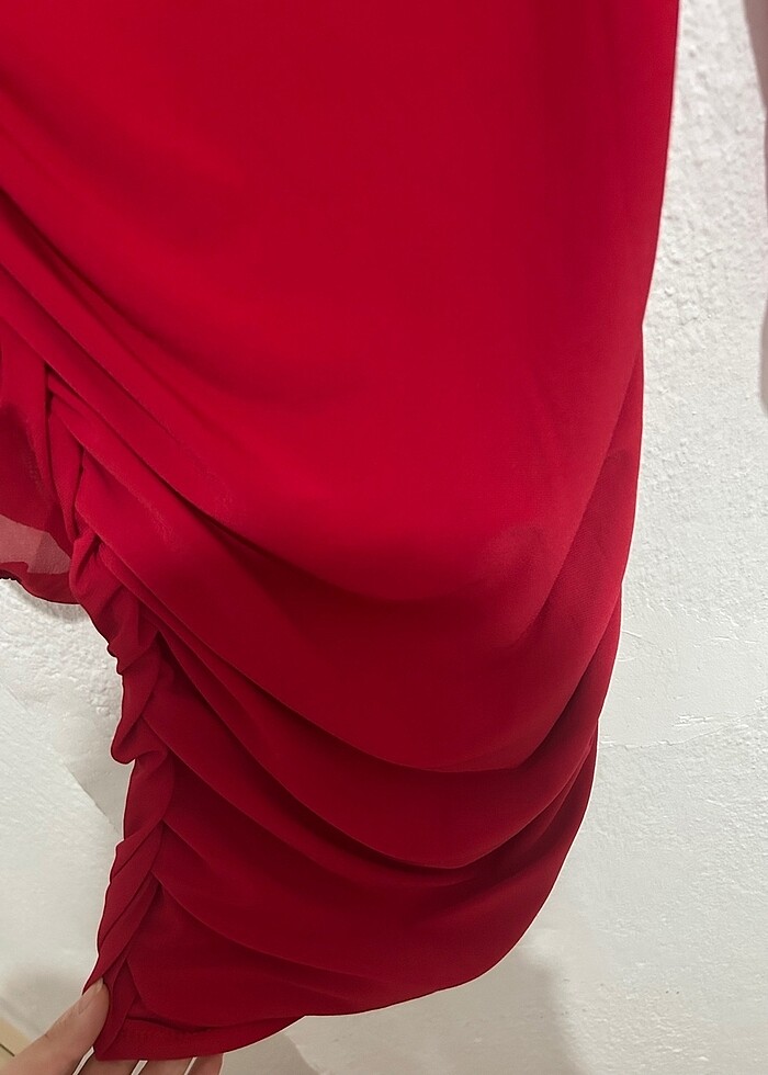 Kırmızı Elbise - Görsel 3