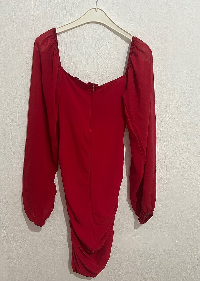 Kırmızı Elbise - Görsel 4