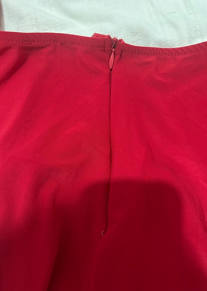 Kırmızı Elbise - Görsel 5