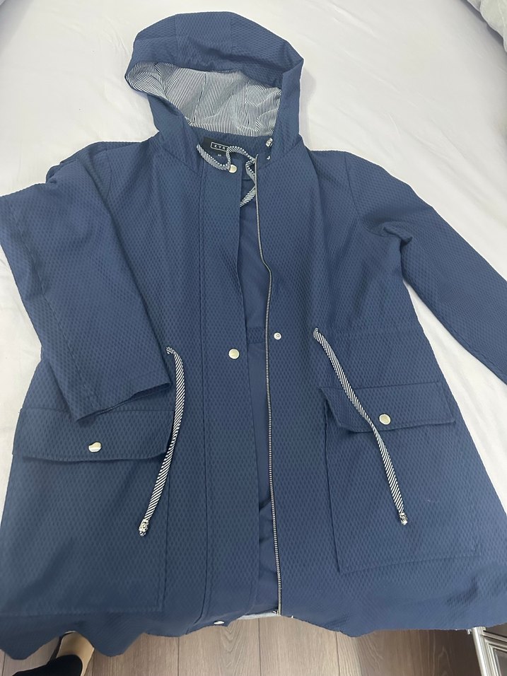 Gri Kapüşonlu Midi Kadın Yağmurluk - Görsel 2