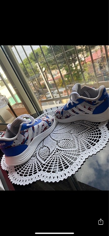 24 Beden Adidas çocuk spor ayakkabı