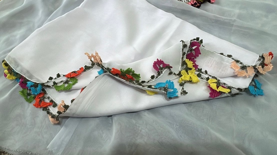 Tığ oyası beyaz yemeni yazma fular - Görsel 3