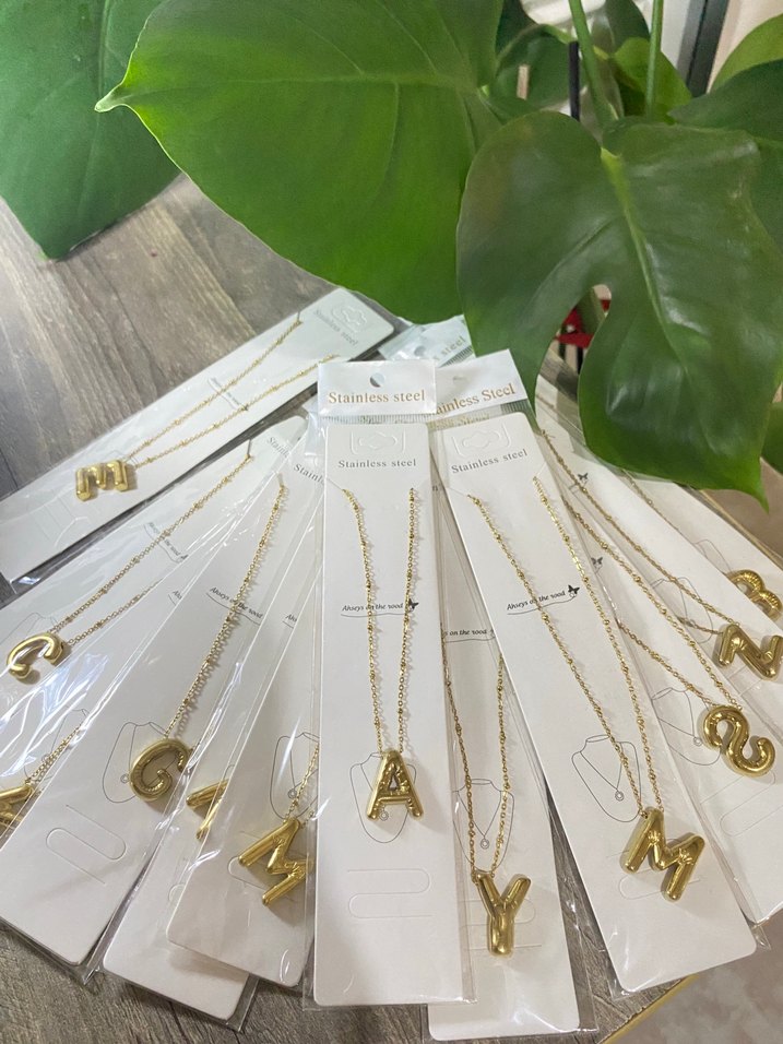 Altın Renk C Harfli Çelik Kolye - Görsel 3