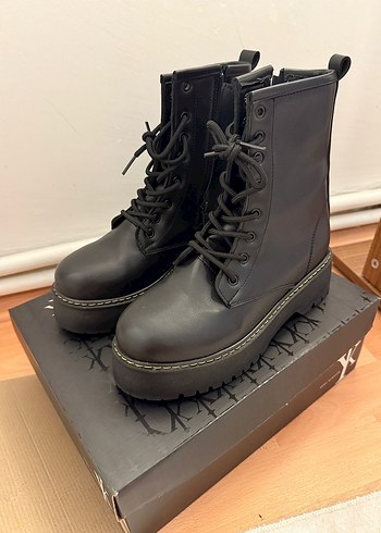 Yeşil Kundura Kadın Siyah Deri Gotik Bot