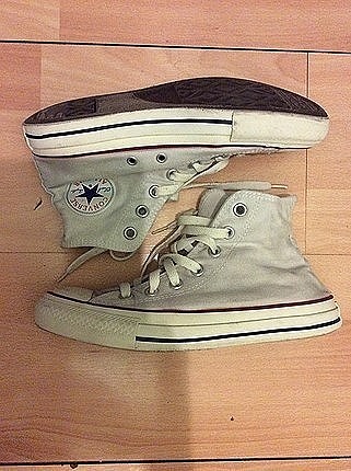 Beyaz converse