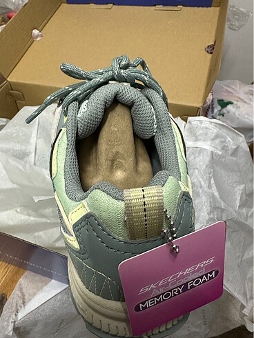 36,5 Beden Skechers etiketli spor ayakkabı