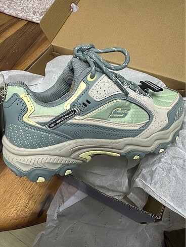 Skechers etiketli spor ayakkabı