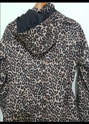 38 Beden Leoparlı yağmurluk