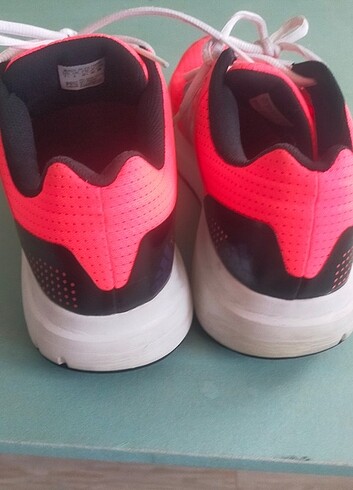 40 Beden kırmızı Renk Orjinal Adidas 40 numara