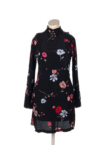 PreLoved Kısa Elbise %70 İndirimli.