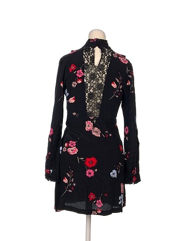 s Beden PreLoved Kısa Elbise %70 İndirimli.