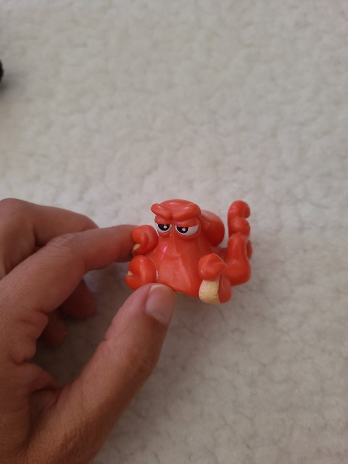 bir metal araba bir iş makinesi ve ahtapot - Görsel 4